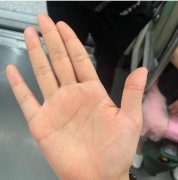 不缺异性缘，却情路坎坷，观手相看感情线
