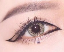 滴泪痣全解：面相学中的情感印记、位置与化解