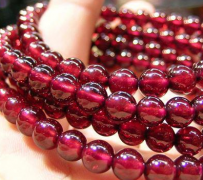 石榴石最旺的属相：五行火性