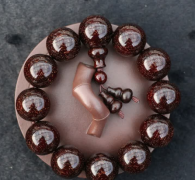 血檀和小葉紫檀哪個好？四招鑑別法一眼