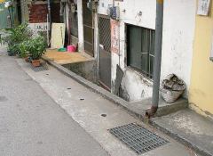 门口道路比院子高怎么办?港台风水师详解割脚